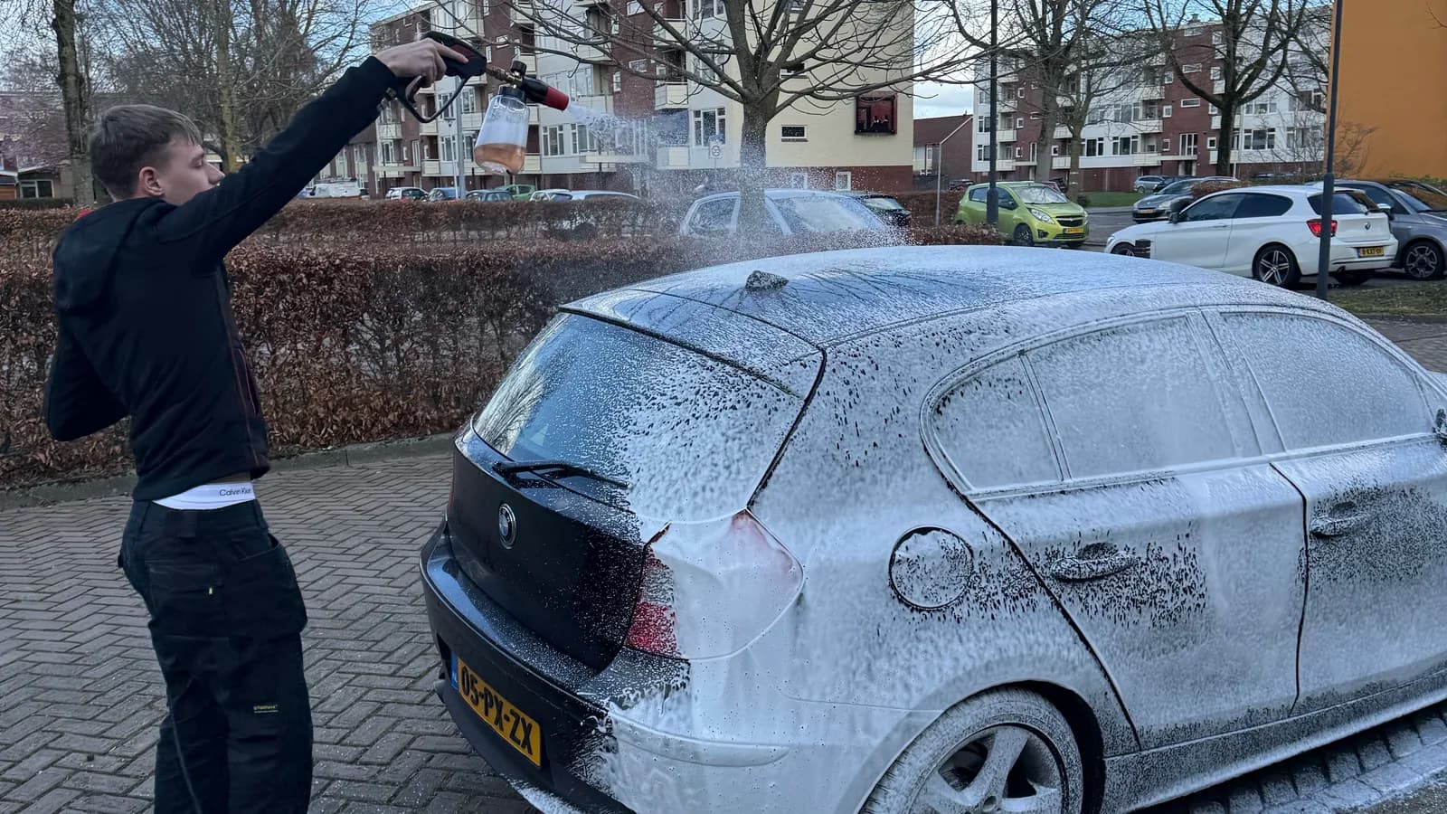 Snow Foam anwenden: warum vorwaschen und wie es geht